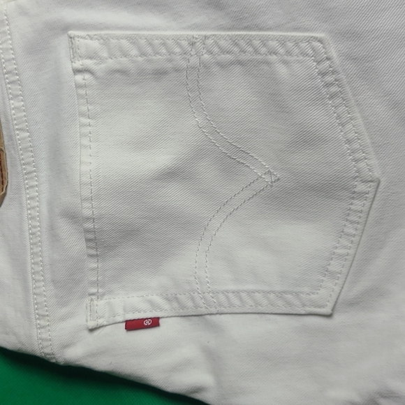 Ladies Levi Jean's - Picture 4 of 8